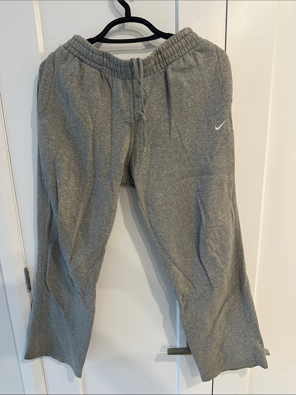 Nike Mens Gray Sweatpants - Comfortable Everyday Bottoms - Size Large